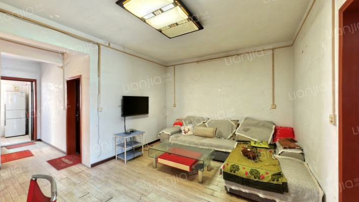 新小家属院二手房实景图