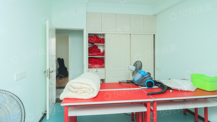 精装修 四房两厅双卫户型  可以拎包入住-卧室C