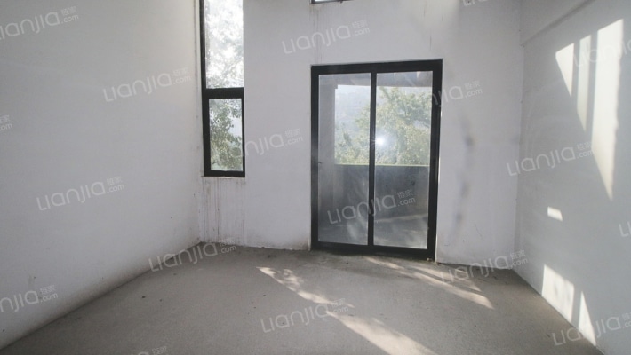 庆隆南山高尔夫国际社区叠滟岭二手房实景图