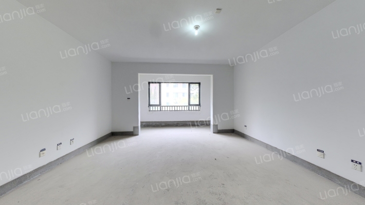 绿地柏仕晶舍二手房实景图