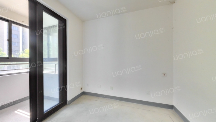 佘北家园明泰苑二手房实景图