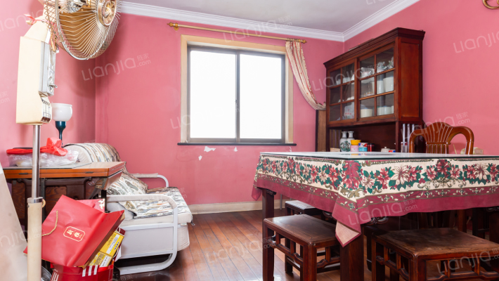 龙柏易居公寓二手房实景图