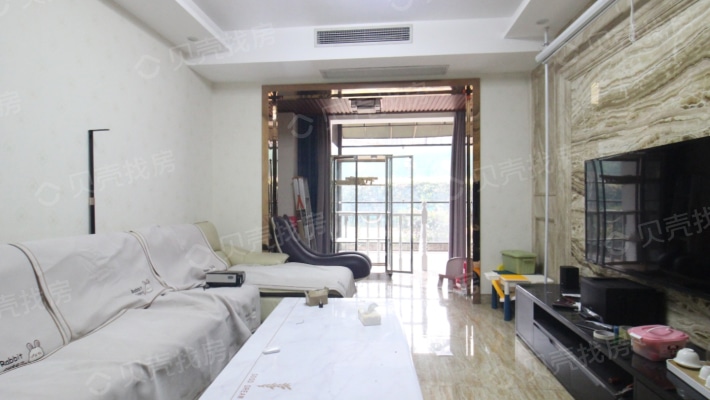 邦泰泰国际 跃层房 总共3层    精装房 带家具家电出售-客厅A