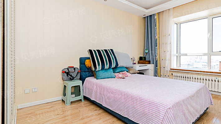 亚星国际公寓 大客厅 饱览赤峰景色 人群素质高-卧室C