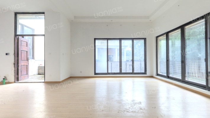 金地格林世界(安布瓦湖)二手房实景图