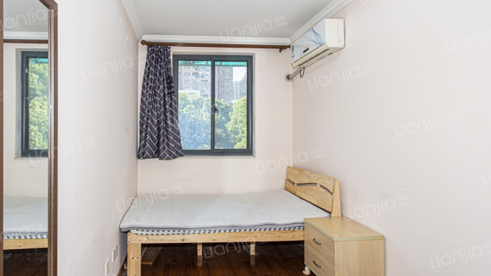 斜土路2200弄二手房实景图