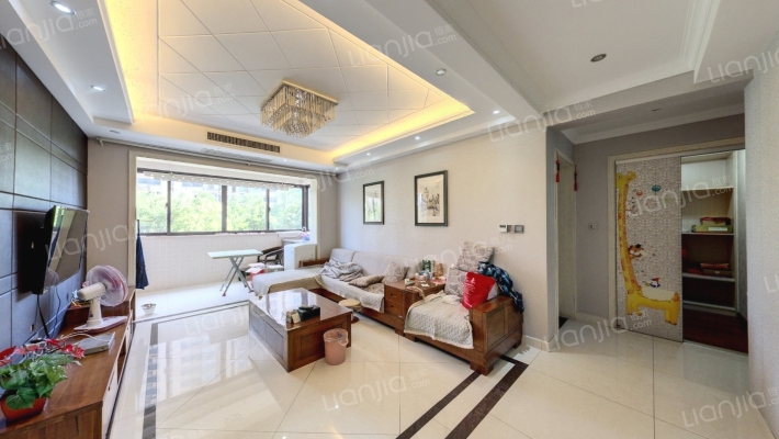 弘建公园国际二手房实景图