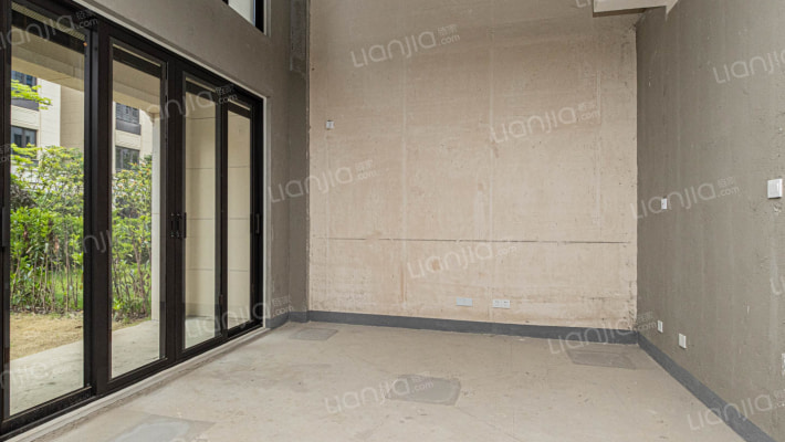 融创银城滴翠园南区二手房实景图