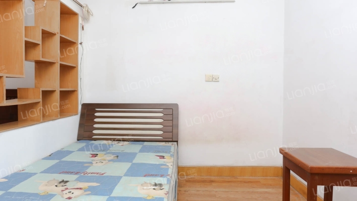 沪工小区二手房实景图