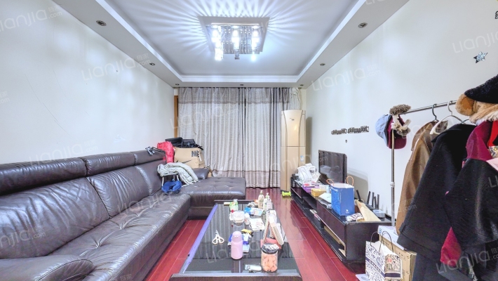 绿地21城D区二手房实景图