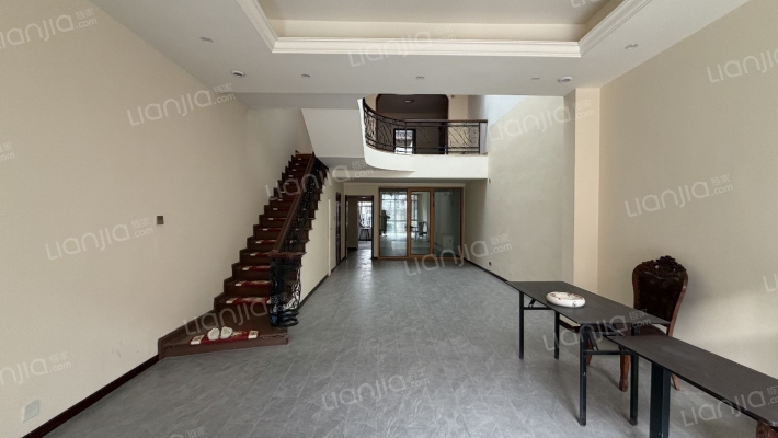 城市别墅二手房实景图