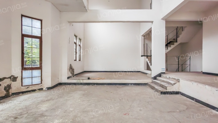 融创恭爵堡二手房实景图