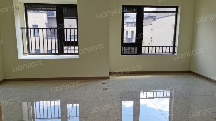 万科金域澜湾鹭语墅二手房实景图