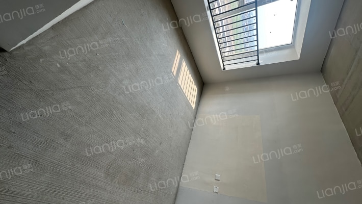 众人翡丽湾二手房实景图