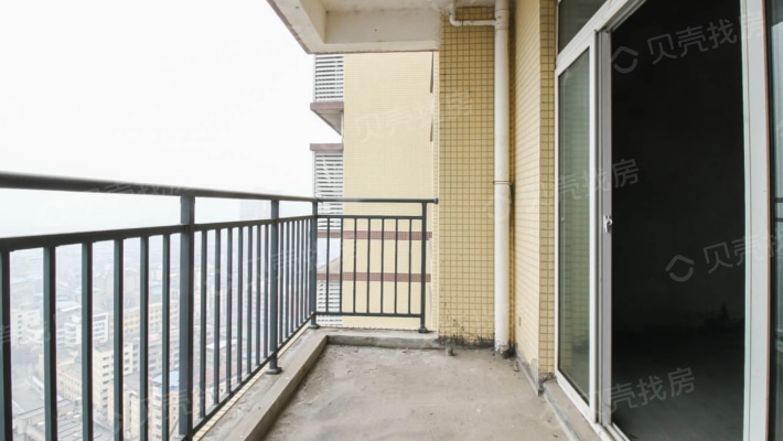 水浒豪庭 3室2厅 交通便利 小区环境干净舒适  正江景-阳台