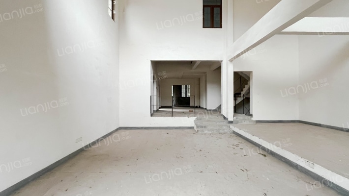 融创勋爵堡二手房实景图