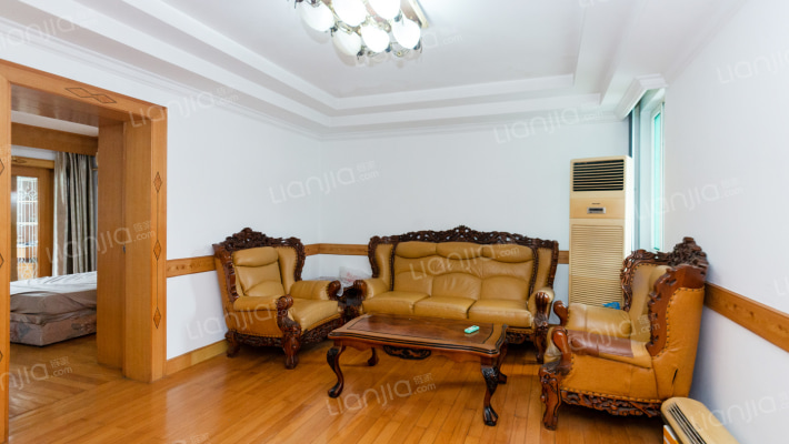 汇龙公寓东区二手房实景图