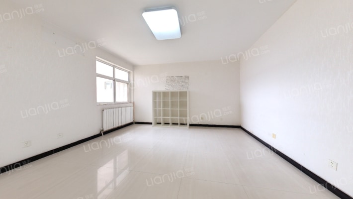 美丽的院子二手房实景图