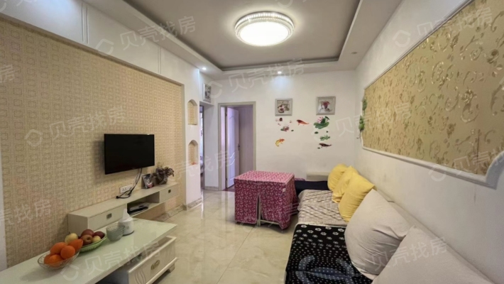 青峰公寓三房两厅，交通便利，小区环境干净舒适-客厅
