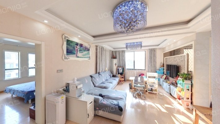 波西塔诺东郡二手房实景图