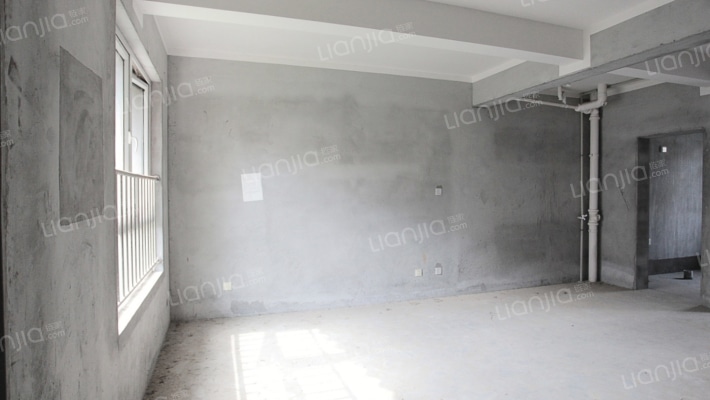 和春华府二手房实景图