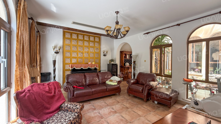 同润加州(别墅)二手房实景图