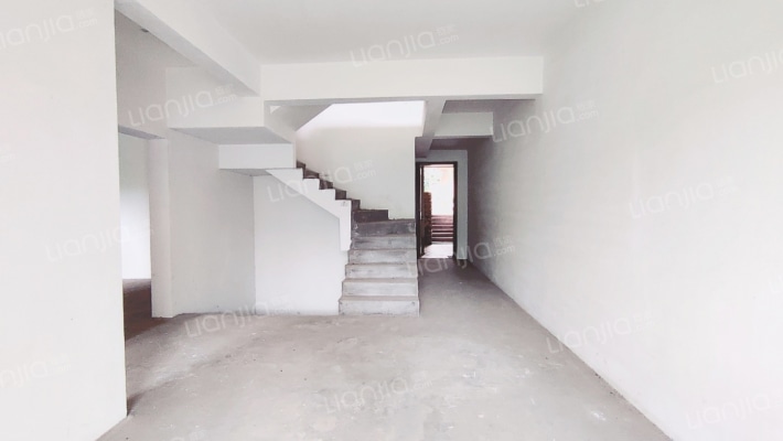 庆隆南山高尔夫国际社区叠滟岭二手房实景图