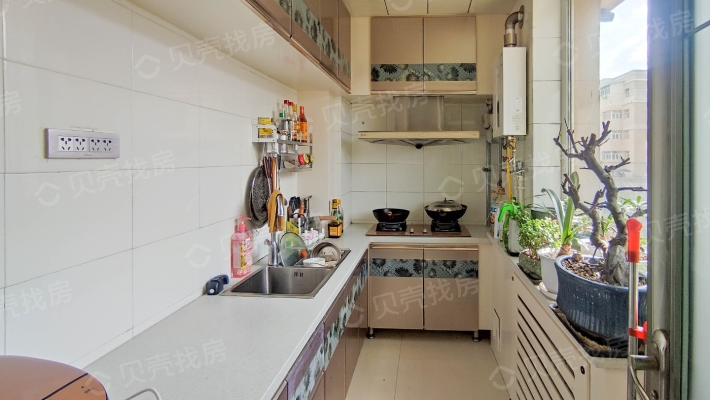 德港万达  中亚北路 安置小区精装 2室停车方便-厨房