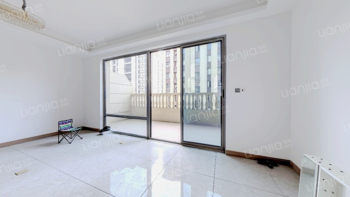 绿地新里奥赛公馆二手房实景图