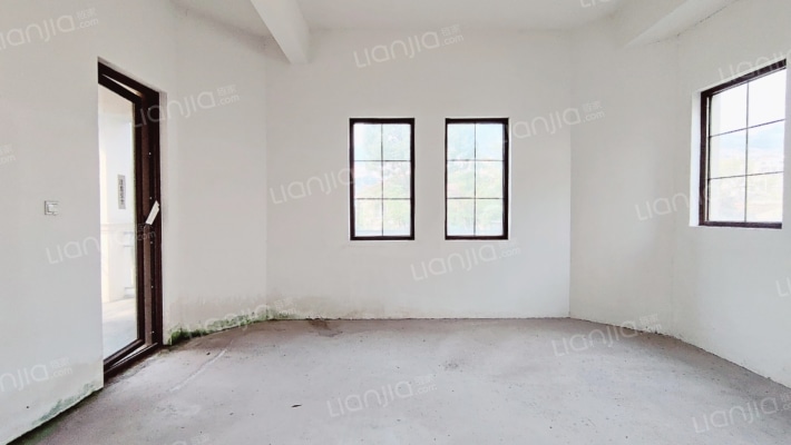 庆隆南山高尔夫国际社区柏翠庄二手房实景图