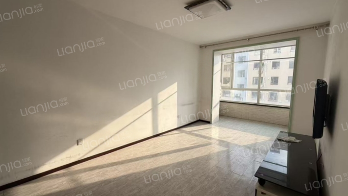 江畔名居小区二手房实景图