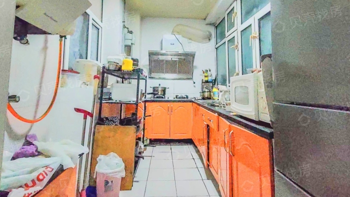 喀什路 四季风情园北区 两室带地下室采光充足交通方便-厨房