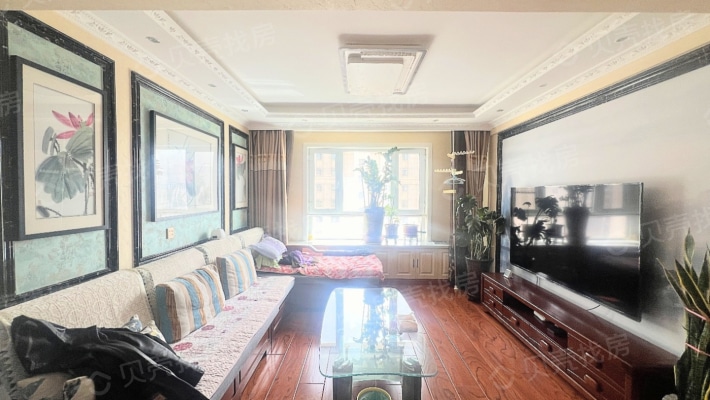 大小绿谷，青城颐园，两室在售，喀纳斯湖路-客厅
