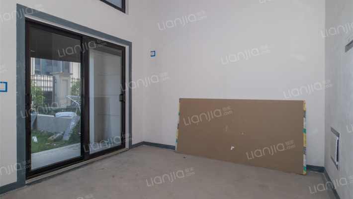 融创银城滴翠园北区二手房实景图