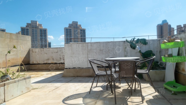 国博新城顶楼复式老证精装修拎包入住