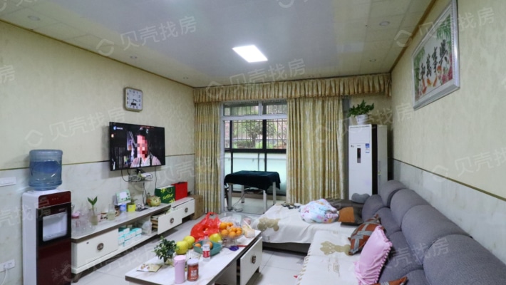 金江外滩精装三室出售房子户型方正-客厅