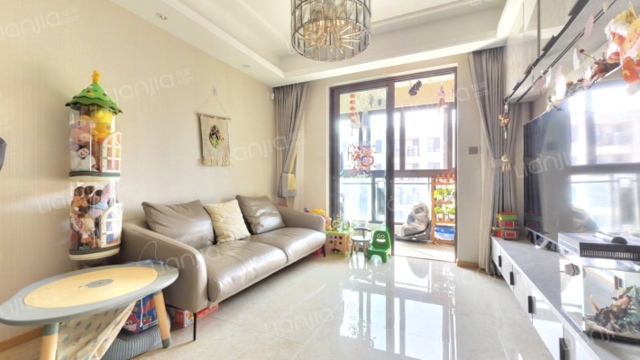 运杰御澜雅苑二手房实景图