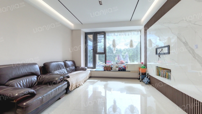 湖畔天下一期二手房实景图