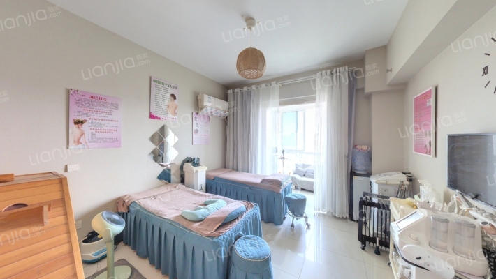 新区哥伦布广场二手房实景图