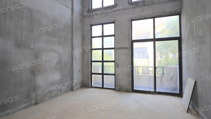 御湖半山二手房实景图