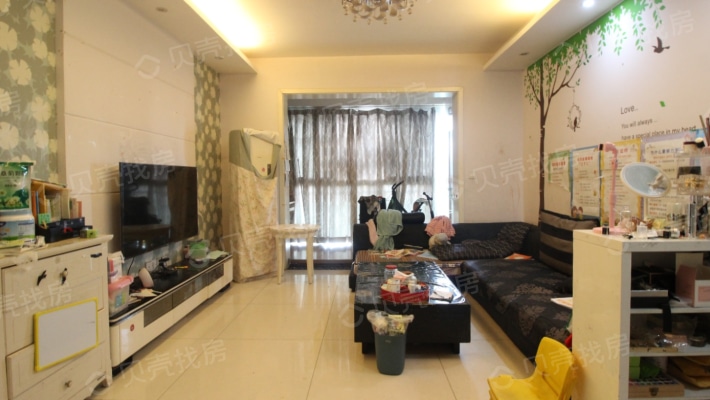 上江北精装两室 中间楼层 带家电家具出售-客厅