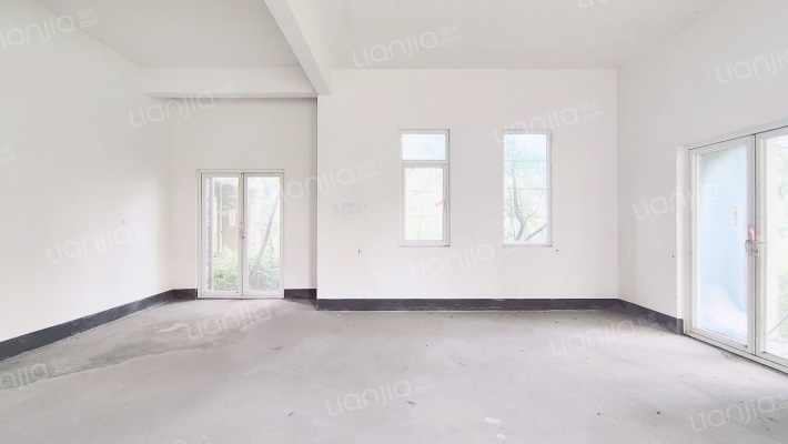 庆隆南山高尔夫国际社区柏翠庄二手房实景图