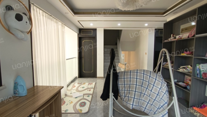 五云山卢卡小镇二手房实景图