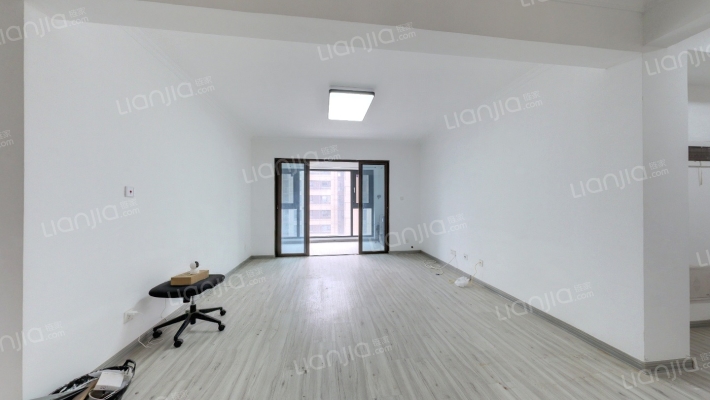 绿地峰辉二期二手房实景图