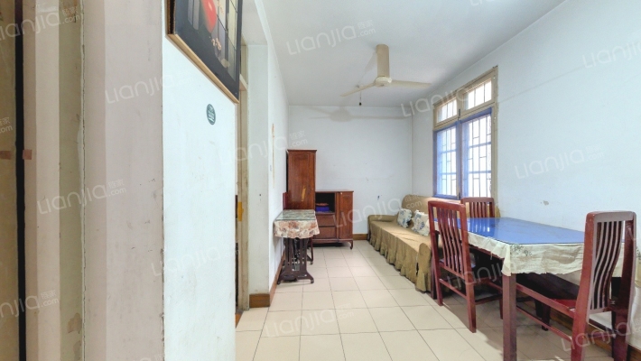 安拖生活小区二手房实景图