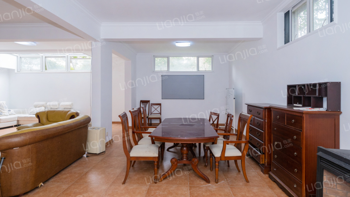 金爵别墅二手房实景图