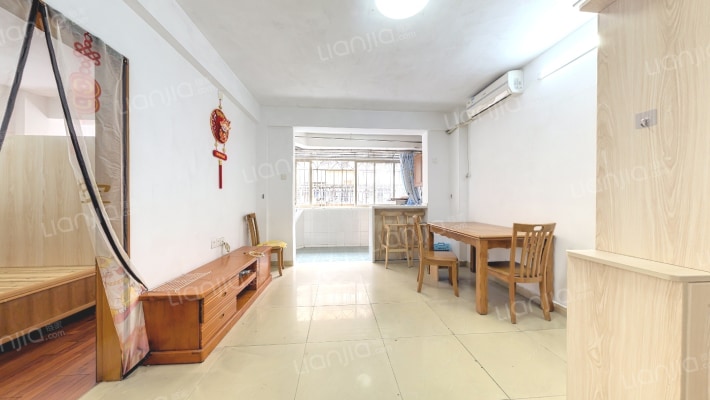 聚宝综合楼二手房实景图