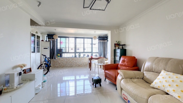 荷里活二手房实景图