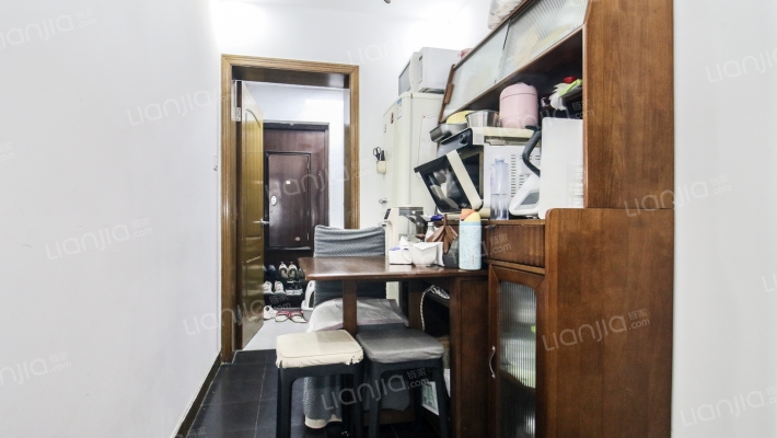 万航渡路433弄二手房实景图