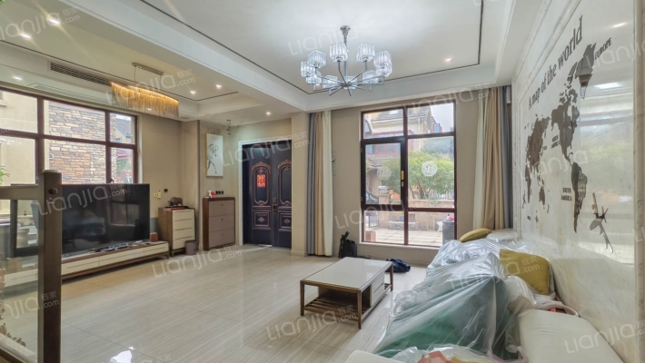 莱卡小镇逸墅二手房实景图